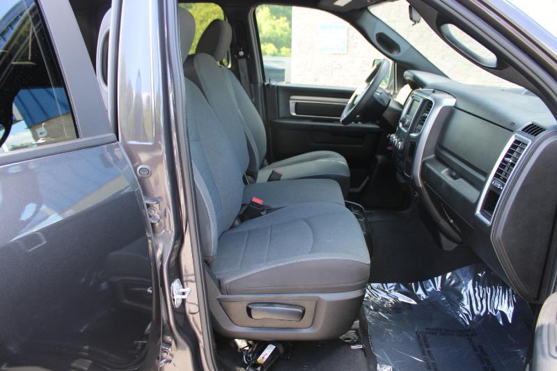 RAM 1500 Classic Warlock 4x2 Crew Cab 5'7" Box 2024