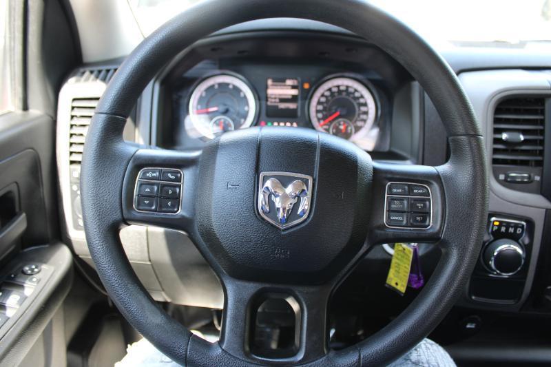 RAM 1500 Classic Tradesman 4x2 Quad Cab 6'4" Box 2022