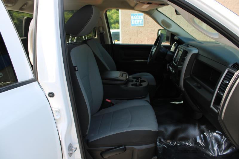 RAM 1500 Classic Tradesman 4x2 Quad Cab 6'4" Box 2022