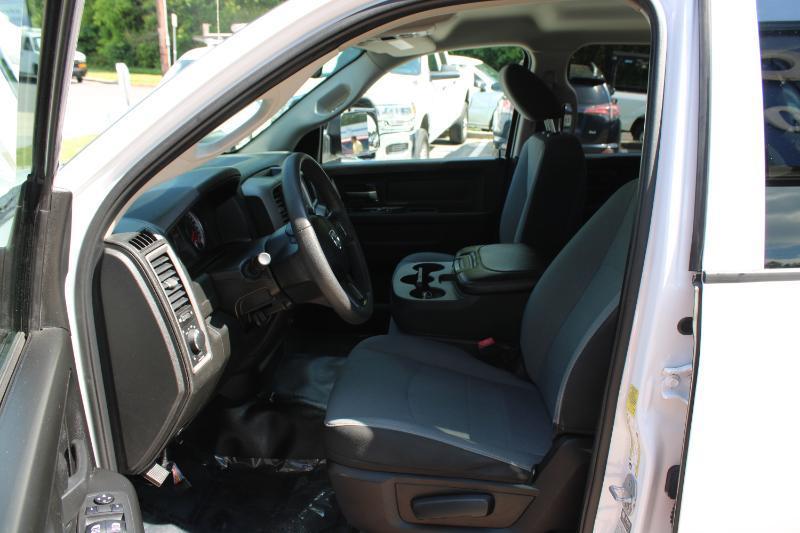 RAM 1500 Classic Tradesman 4x2 Quad Cab 6'4" Box 2022