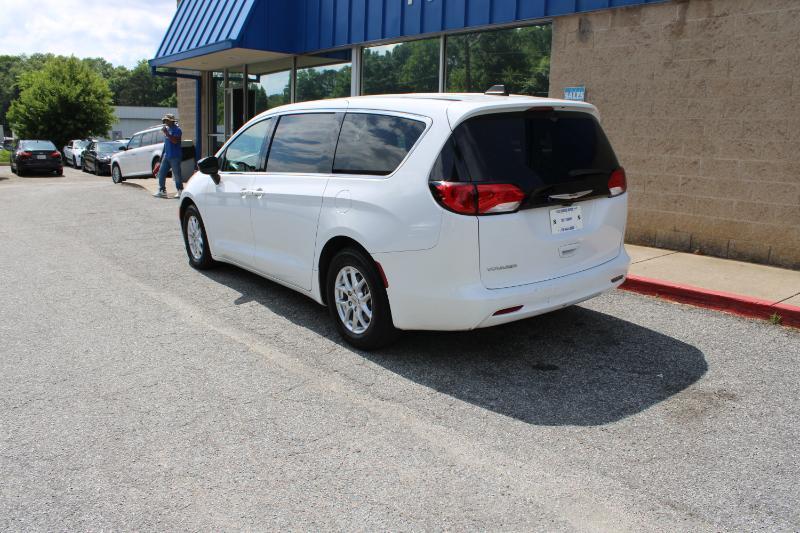 Chrysler Voyager LX FWD 2024