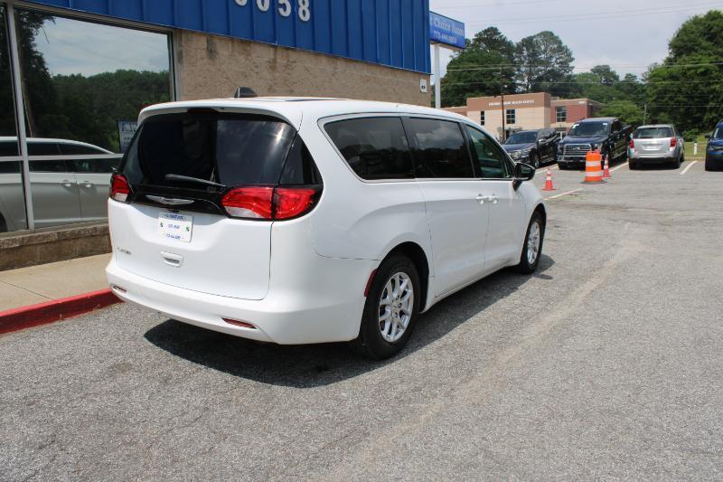 Chrysler Voyager LX FWD 2024