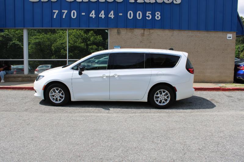Chrysler Voyager LX FWD 2024