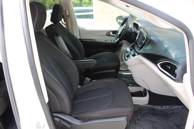 Chrysler Voyager LX FWD 2024