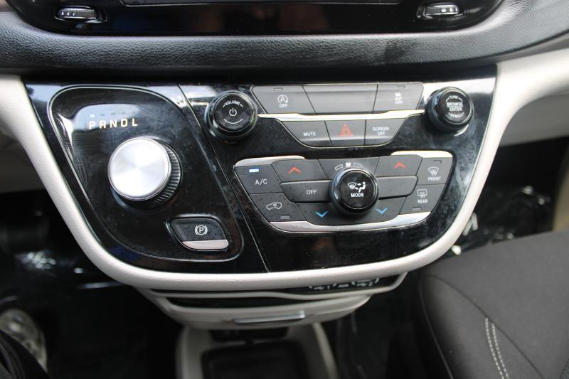Chrysler Voyager LX FWD 2024