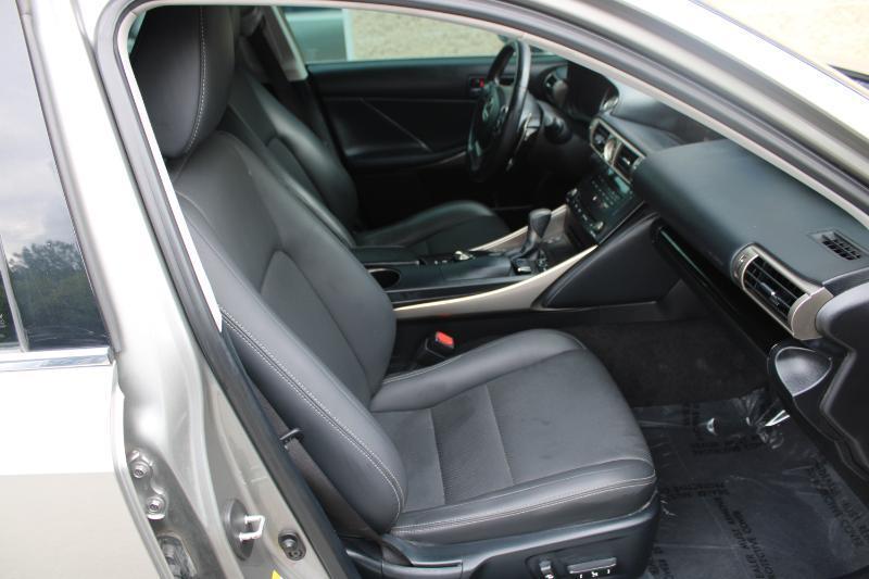 Lexus IS 200t 4dr Sdn 2016