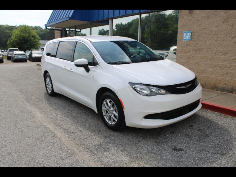 2022 Chrysler Voyager LX FWD