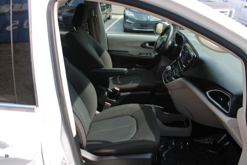 Chrysler Voyager LX FWD 2022