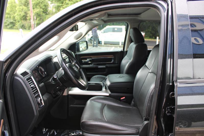 RAM 1500 Laramie 4x4 Crew Cab 5'7" Box 2017