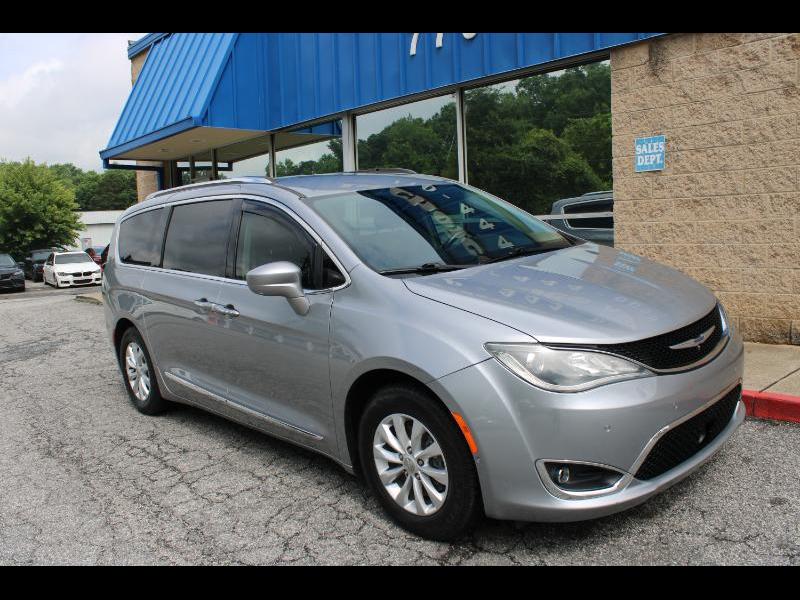 2019 Chrysler Pacifica Touring L's photo