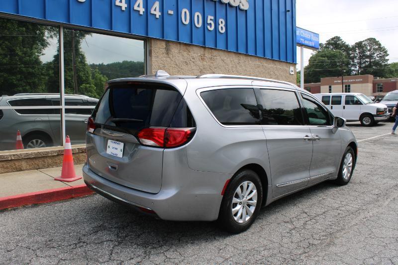 Chrysler Pacifica Touring L FWD 2019