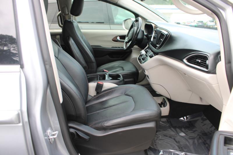 Chrysler Pacifica Touring L FWD 2019