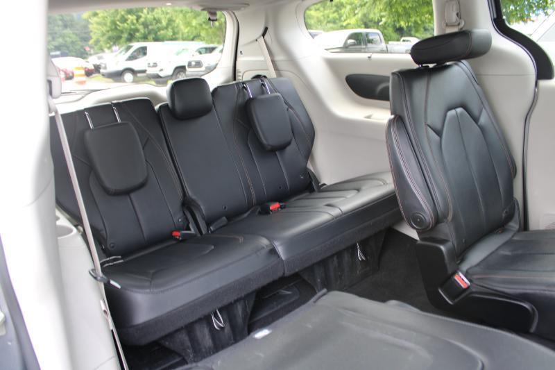 Chrysler Pacifica Touring L FWD 2019