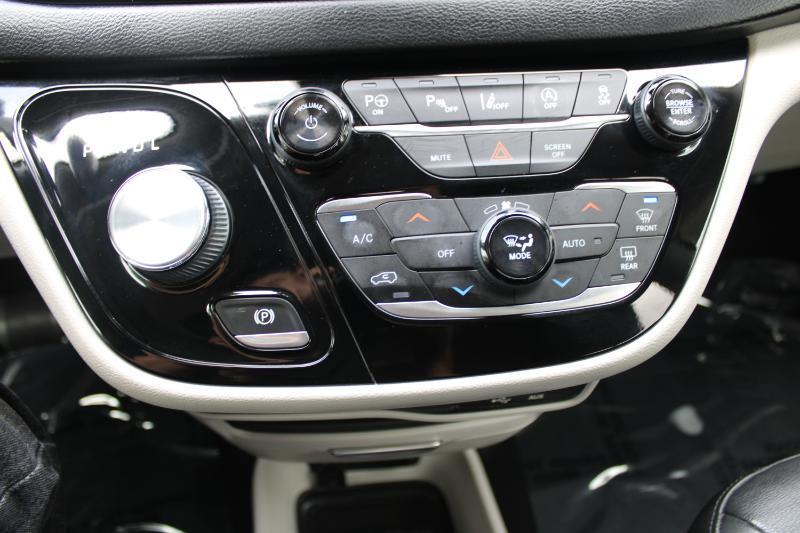 Chrysler Pacifica Touring L FWD 2019