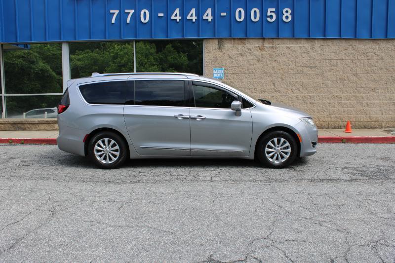 Chrysler Pacifica Touring L FWD 2019