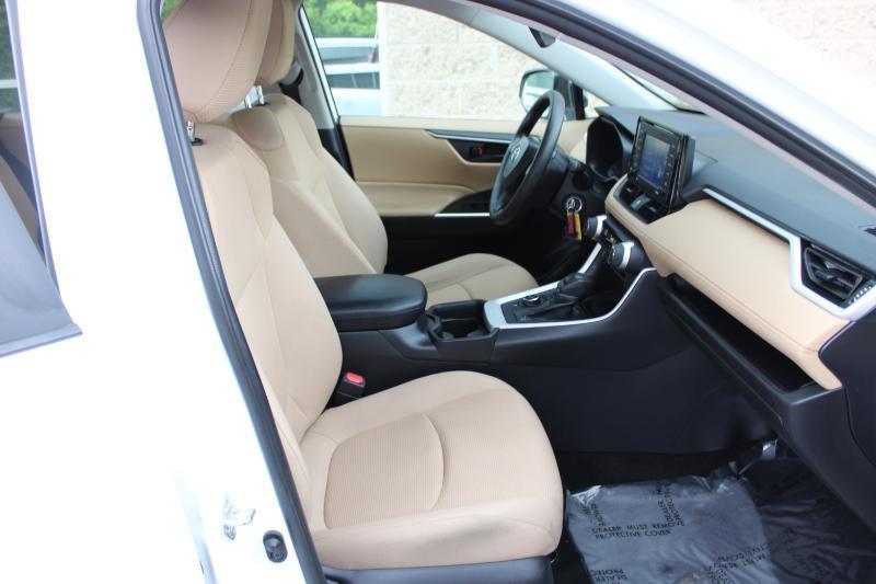 Toyota RAV4 Hybrid LE AWD (Natl) 2021