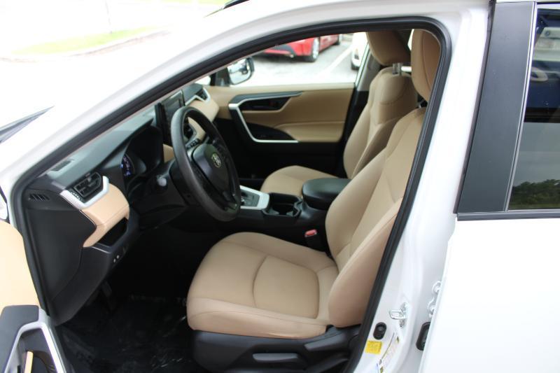 Toyota RAV4 Hybrid LE AWD (Natl) 2021