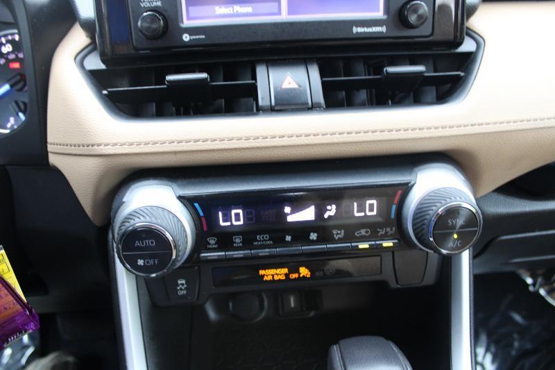 Toyota RAV4 Hybrid LE AWD (Natl) 2021