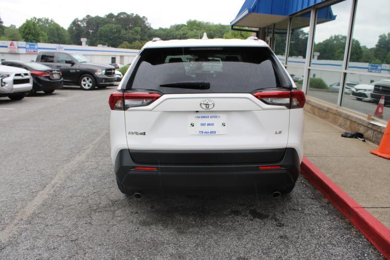 Toyota RAV4 LE FWD (Natl) 2019