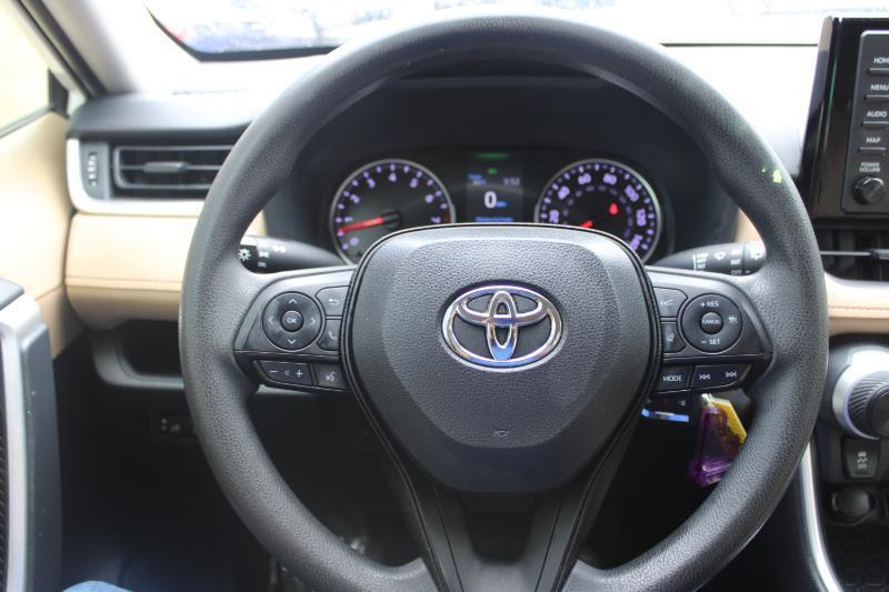 Toyota RAV4 LE FWD (Natl) 2019