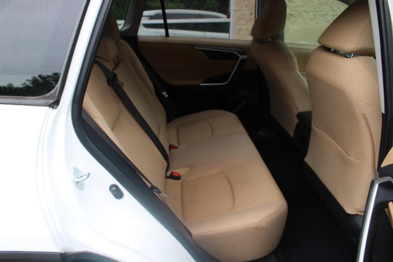 Toyota RAV4 LE FWD (Natl) 2019