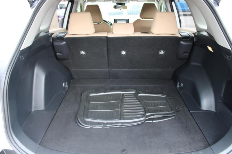 Toyota RAV4 LE FWD (Natl) 2019