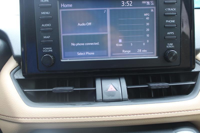 Toyota RAV4 LE FWD (Natl) 2019
