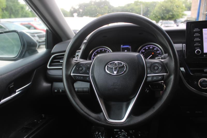 Toyota Camry LE Auto (Natl) 2022