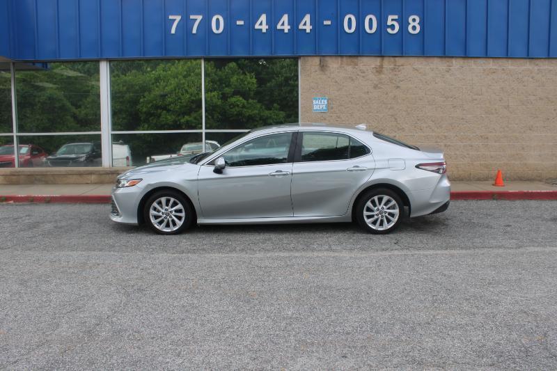 Toyota Camry LE Auto (Natl) 2022