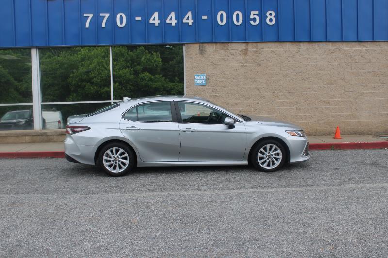 Toyota Camry LE Auto (Natl) 2022