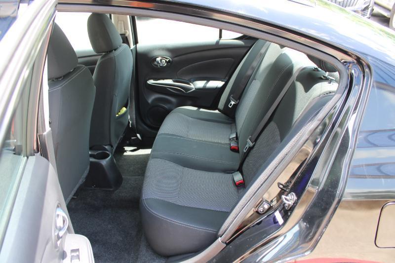 Nissan Versa Sedan SV CVT 2018