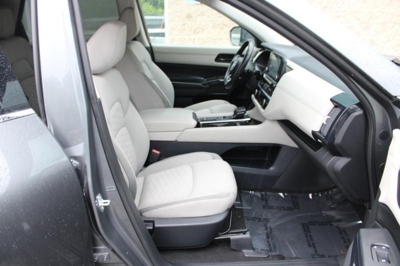 Nissan Pathfinder SV 2WD 2023