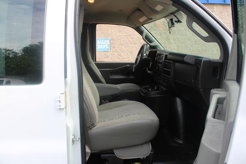GMC Savana Cargo Van RWD 2500 135" 2020