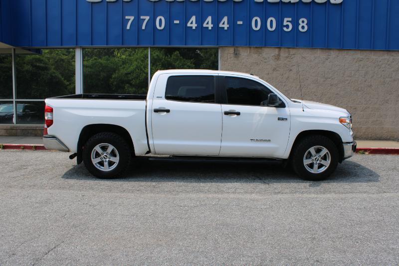 Toyota Tundra 2WD SR5 CrewMax 5.5' Bed 5.7L FFV (Natl) 2017