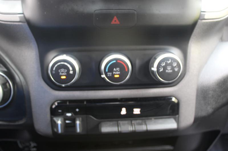 RAM 2500 Tradesman 4x4 Crew Cab 6'4" Box 2022