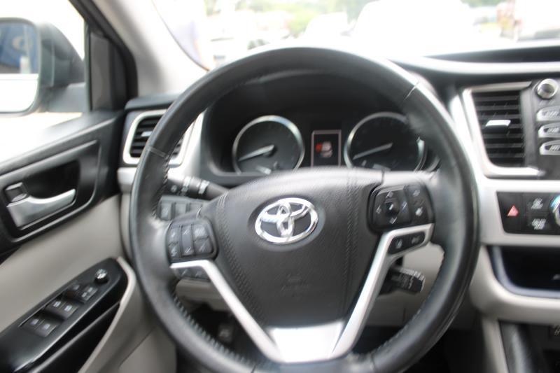 Toyota Highlander XLE V6 AWD (Natl) 2017