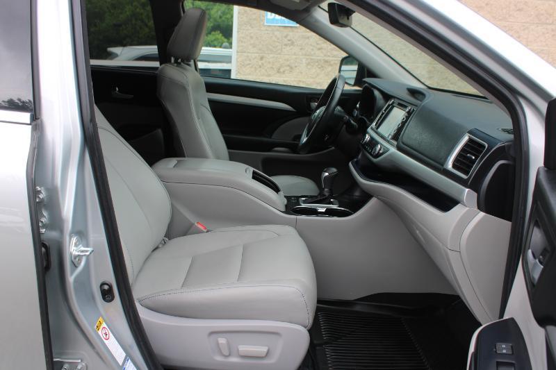 Toyota Highlander XLE V6 AWD (Natl) 2017