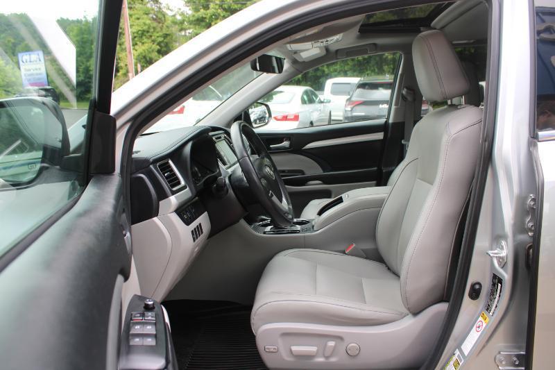 Toyota Highlander XLE V6 AWD (Natl) 2017