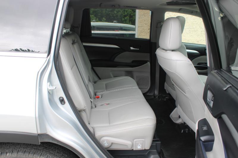 Toyota Highlander XLE V6 AWD (Natl) 2017