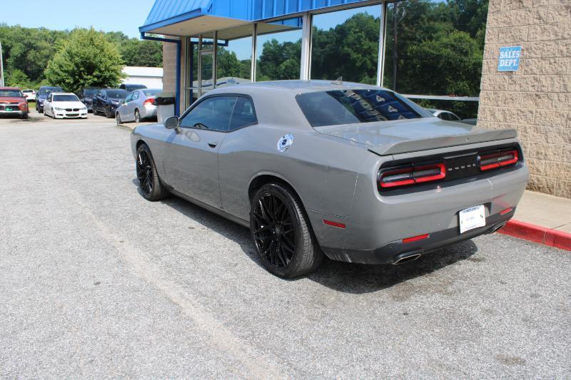 Dodge Challenger SXT RWD 2018