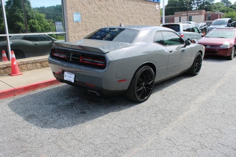 Dodge Challenger SXT RWD 2018
