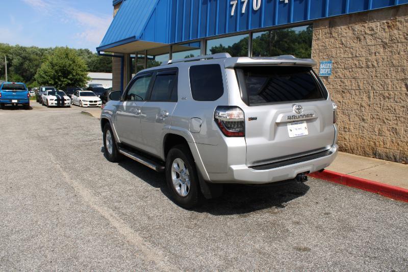 Toyota 4Runner RWD 4dr V6 SR5 (Natl) 2015