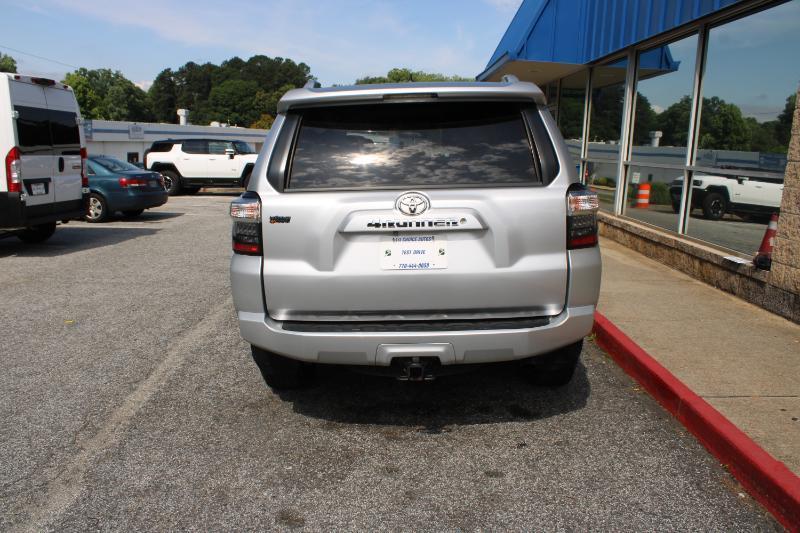 Toyota 4Runner RWD 4dr V6 SR5 (Natl) 2015
