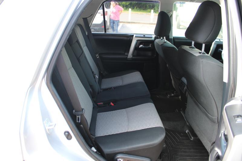 Toyota 4Runner RWD 4dr V6 SR5 (Natl) 2015