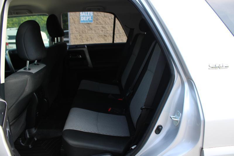 Toyota 4Runner RWD 4dr V6 SR5 (Natl) 2015