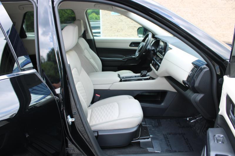 Nissan Pathfinder SV 2WD 2023