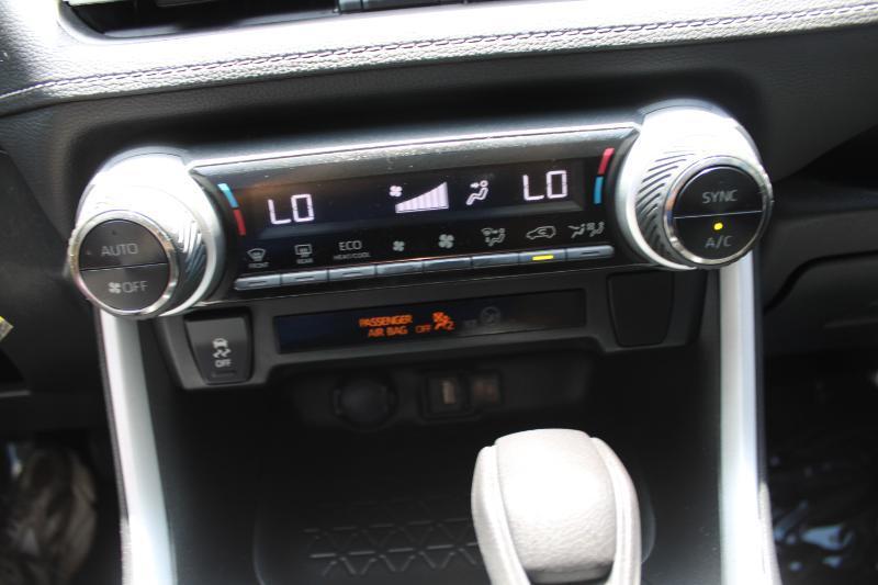 Toyota RAV4 Hybrid LE AWD (Natl) 2021