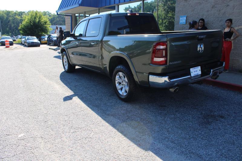 RAM 1500 Laramie 4x2 Crew Cab 5'7" Box 2021