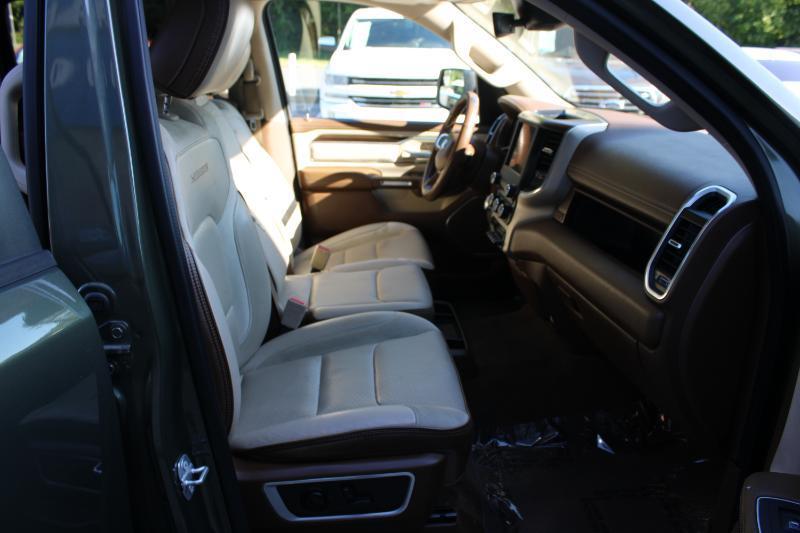 RAM 1500 Laramie 4x2 Crew Cab 5'7" Box 2021