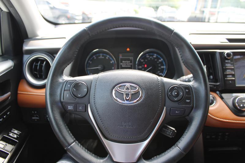 Toyota RAV4 Limited AWD (Natl) 2017